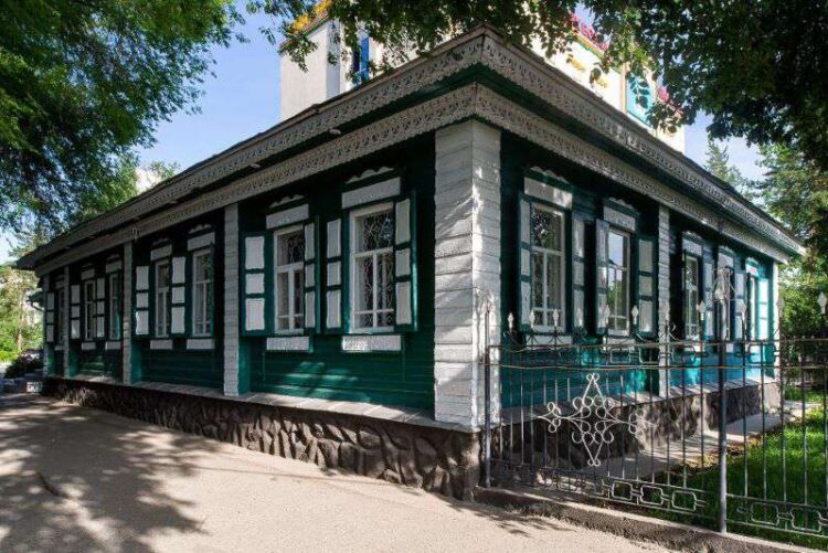 В Талдыкоргане есть музей, который посещают и ради фасада, и ради сокровищ, собранных внутри