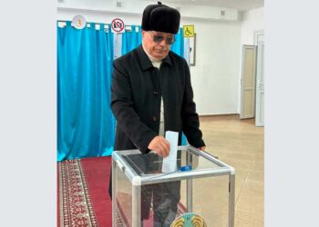 Қазақстан Жазушылар одағының мүшесі Жомарт Игіман өз таңдауын жасап, дауыс берді