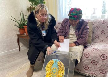 В Ескельдинском районе проголосовала 106-летняя Нурбала Кабанбаева