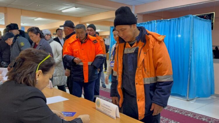 Панфилов ауданында логистика саласының қызметкерлері референдумға белсенді қатысуда