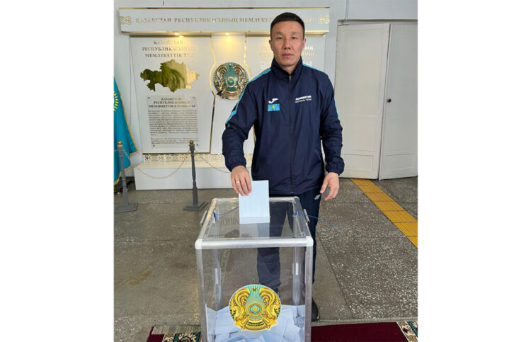 Армрестлинг чемпионы дауыс берді