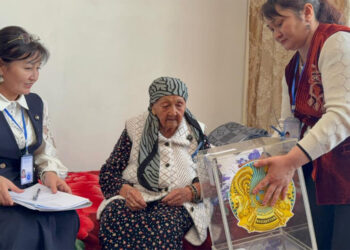 Ғасыр тұғырындағы Тұран әже