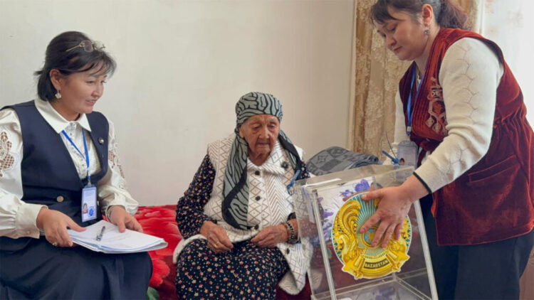 Ғасыр тұғырындағы Тұран әже