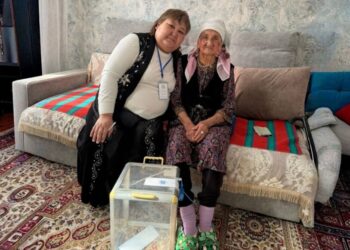 Көшкентал ауылында 90 жастағы тұрғын үйінен дауыс берді