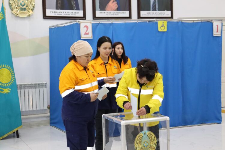 Alacem цемент зауытының ұжымы дауыс берді