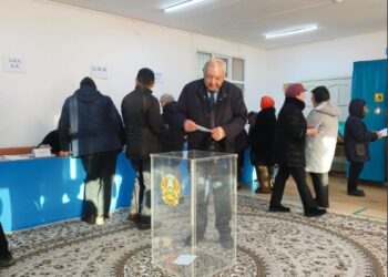 Председатель Совета ветеранов области Жетісу Ермек Келемсейіт принял участие в референдуме