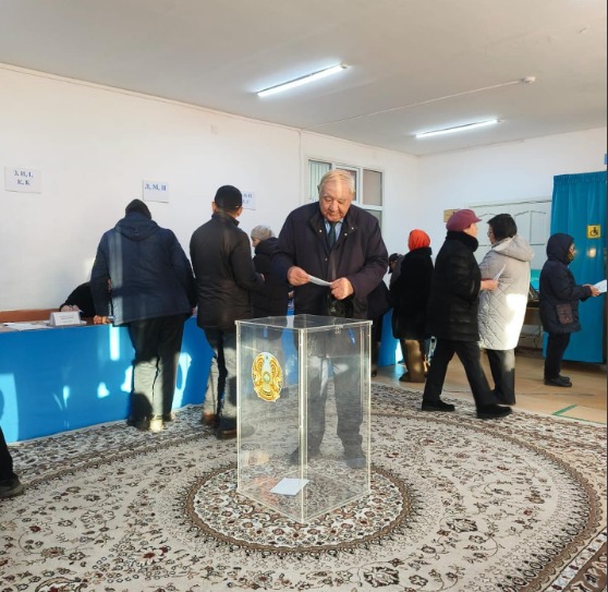 Жетісу облыстық ардагерлер кеңесінің төрағасы Ермек Келемсейіт референдумда дауыс берді