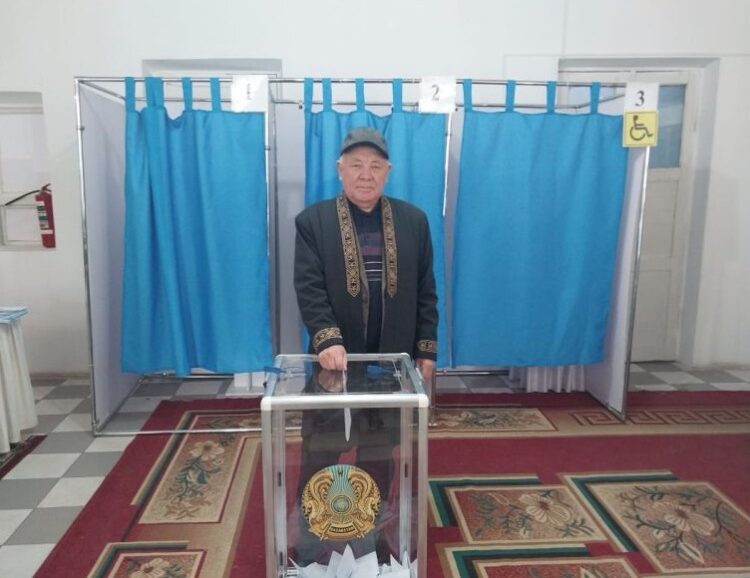 Референдумға қоғам көшбасшылары белсенді қатысуда