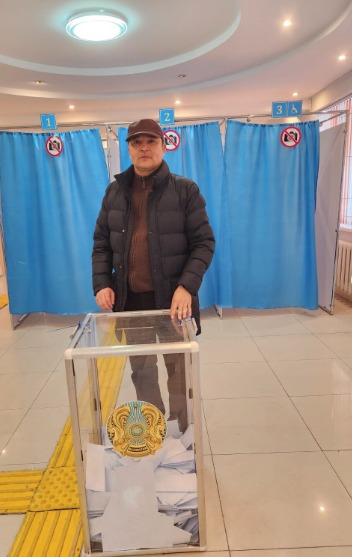 Жетісулық өнер иесі референдумда дауыс берді