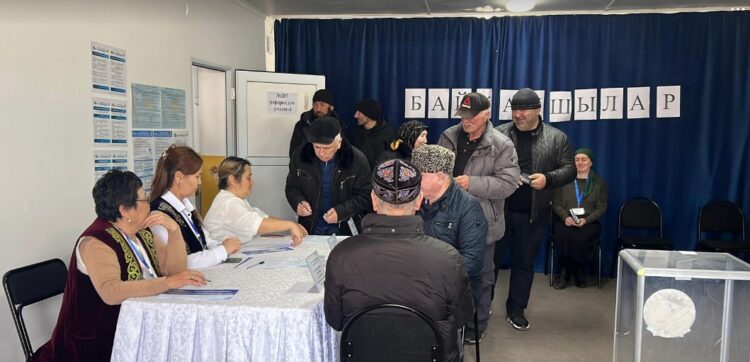 Талдықорғанда шешен-ингуш этномәдени орталығының өкілдері референдумда дауыс берді.